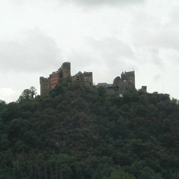 ドイツ・ライン川からの古城